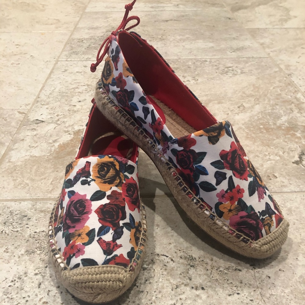LACE BACK ESPADRILLES